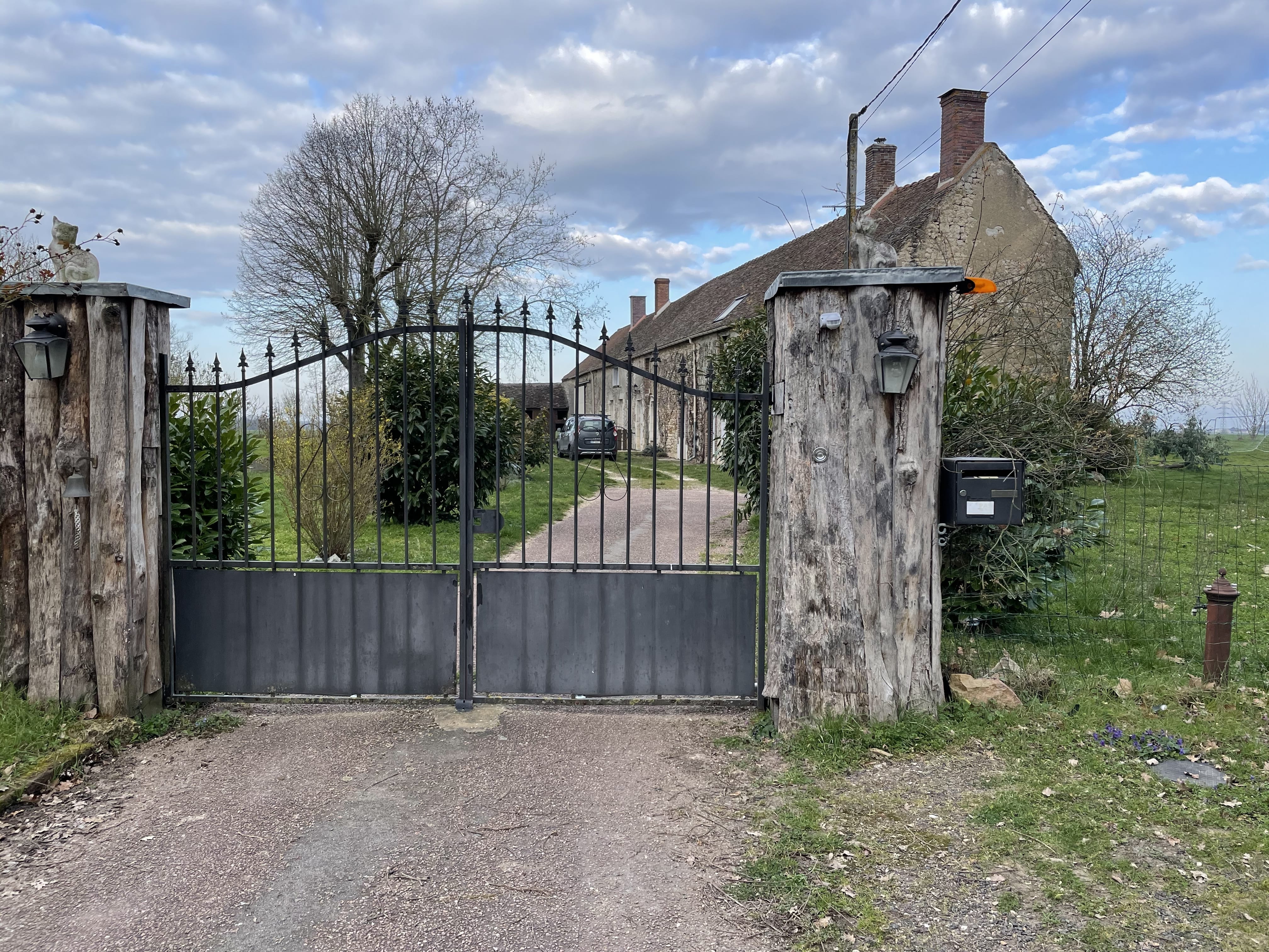 Portail d'entrée du Gîte Piscine Montargis, Nargis (45210) Loiret