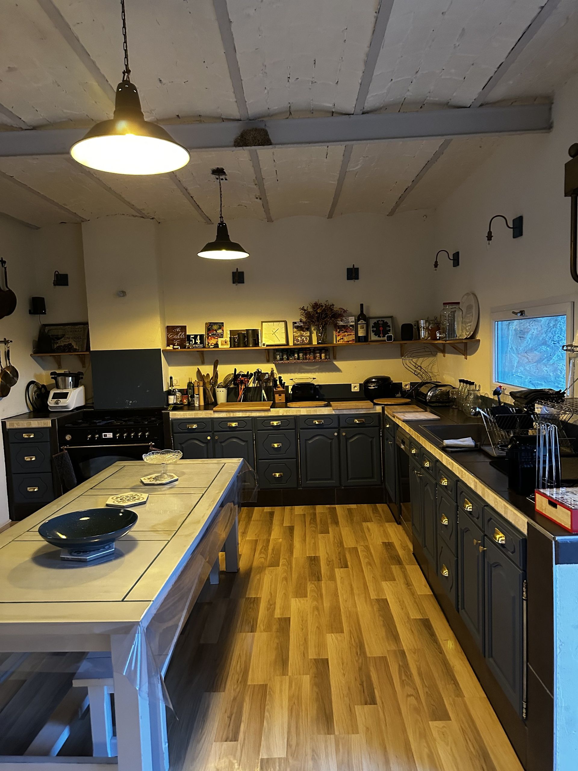 Fully equipped kitchen of Gite Piscine Montargis, Nargis Loire Valley