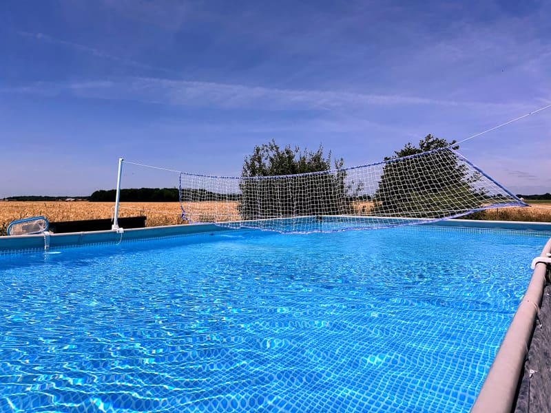 Piscine du Gîte Piscine Montargis entourée de champs de blé, Nargis Loiret